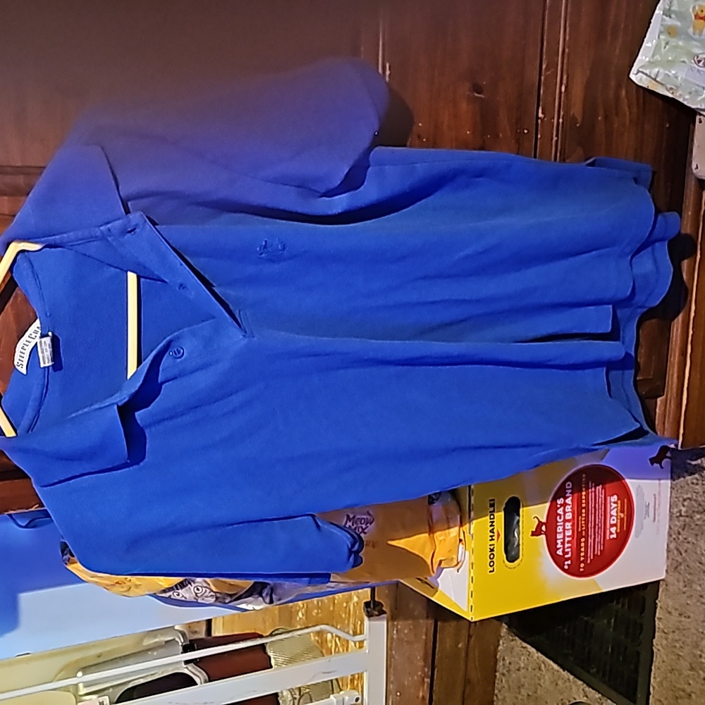 !!.      Mens M Blue. Polo.    ..S4